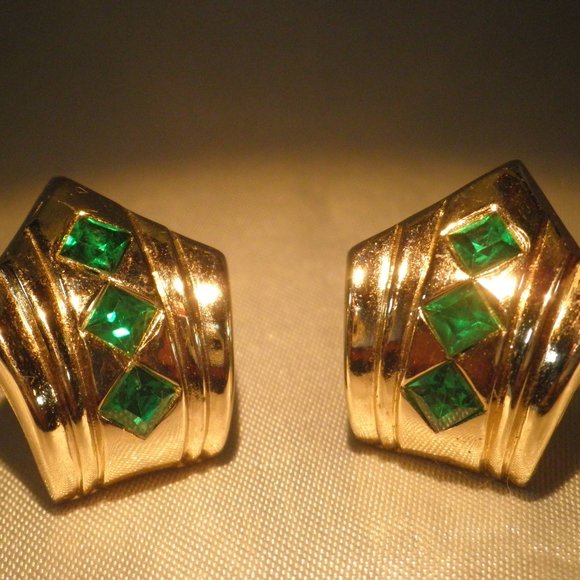 Vintage Coro Screw Back Gold Tone Earrings Green Rhinestones - Picture 1 of 5